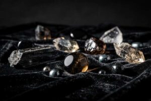 Cristales de Protección: Piedras Poderosas para Limpiar la Energía Negativa y Proteger tu Aura