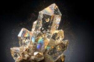 Significado del Circón: El Cristal de la Sabiduría y la Protección