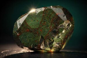 Propiedades Curativas de la Piedra de Sangre: Poder Antiguo para el Coraje y la Vitalidad