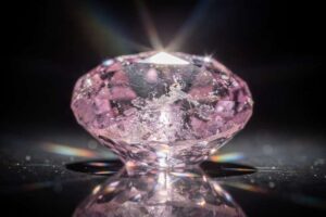 Propiedades Curativas de la Kunzita: La Guía Definitiva de Este Cristal Que Abre el Corazón