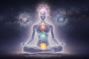 Símbolos y escritura sánscrita de los siete centros energéticos del cuerpo humano.