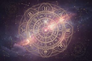 Rueda zodiacal destacando el signo de Acuario con símbolos astrológicos y energías innovadoras características de este período.