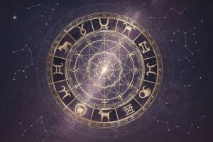 Influencia astrológica de Plutón en Capricornio sobre el signo Leo y sus características de poder transformador.