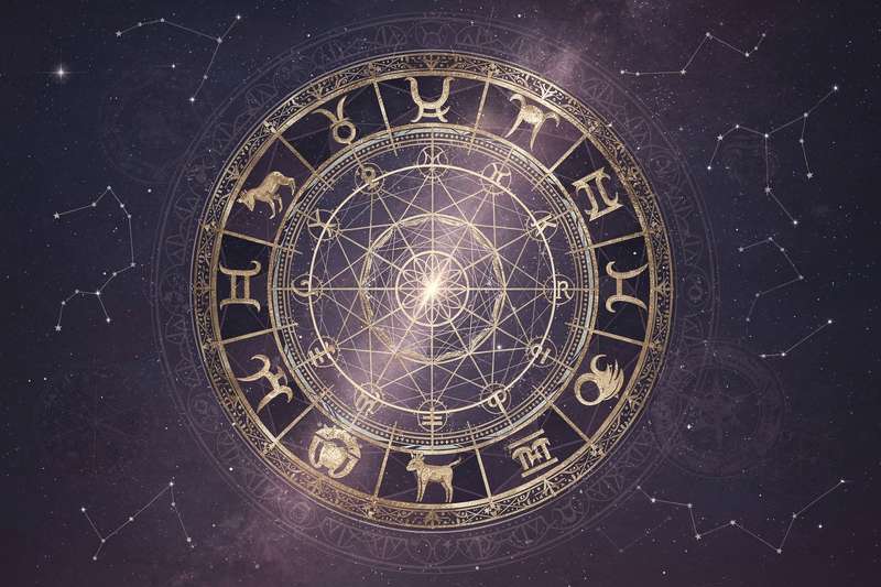 Influencia astrológica de Plutón en Capricornio sobre el signo Leo y sus características de poder transformador.