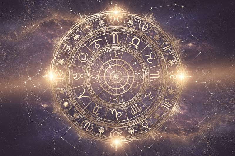 Alineación planetaria de Júpiter atravesando la constelación de Sagitario durante los últimos meses del año.