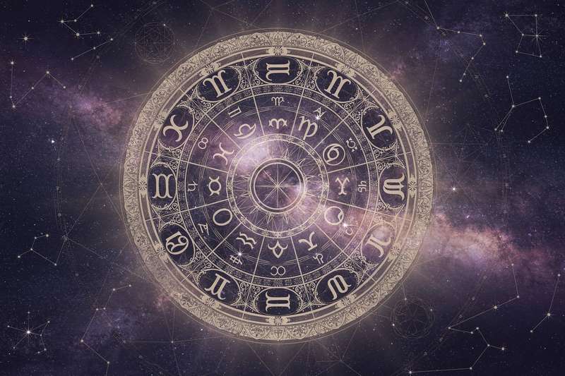 Configuración astrológica con múltiples planetas concentrados en el signo del equilibrio y la armonía.