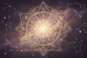 Representación astrológica de los planetas y constelaciones zodiacales que influyen en los asuntos del corazón durante el fin...