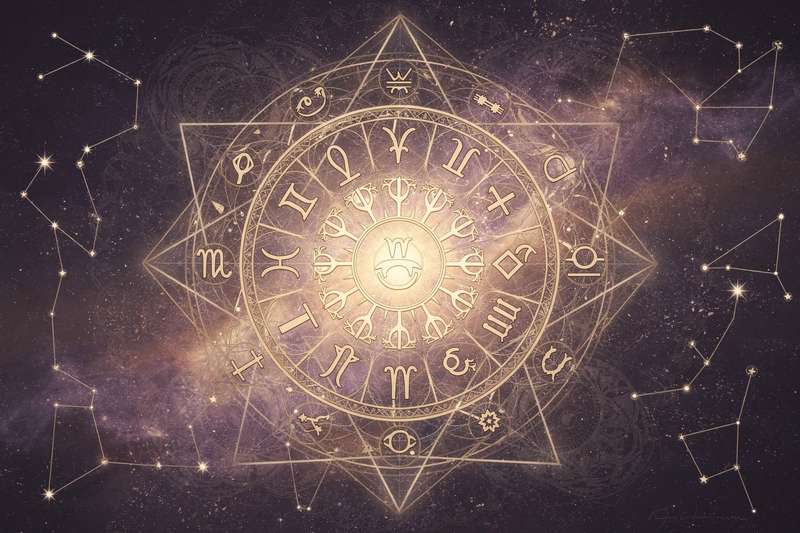 Representación astrológica de los planetas y constelaciones zodiacales que influyen en los asuntos del corazón durante el fin...