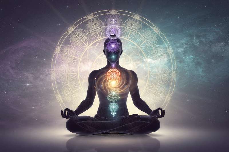 Centro energético ubicado entre las cejas que representa la intuición, la claridad mental y la conexión con la sabiduría interior.