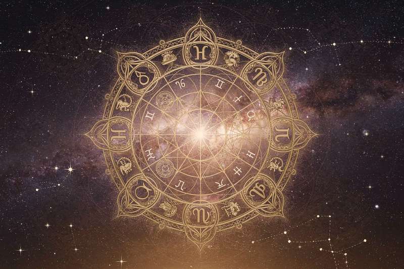 Predicciones astrológicas sobre relaciones amorosas y vida sexual para el mes de septiembre según los signos zodiacales.